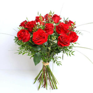 Luxury 12 red roses1